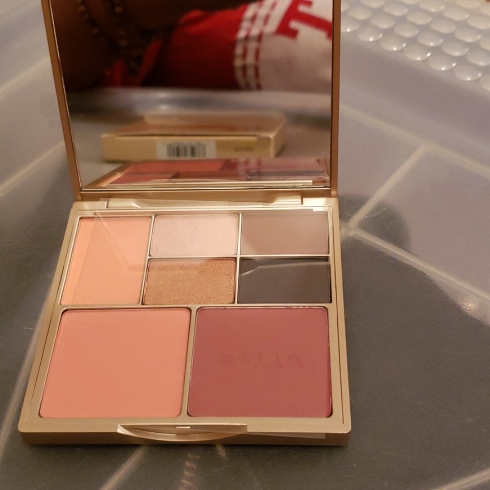 Eye pallet